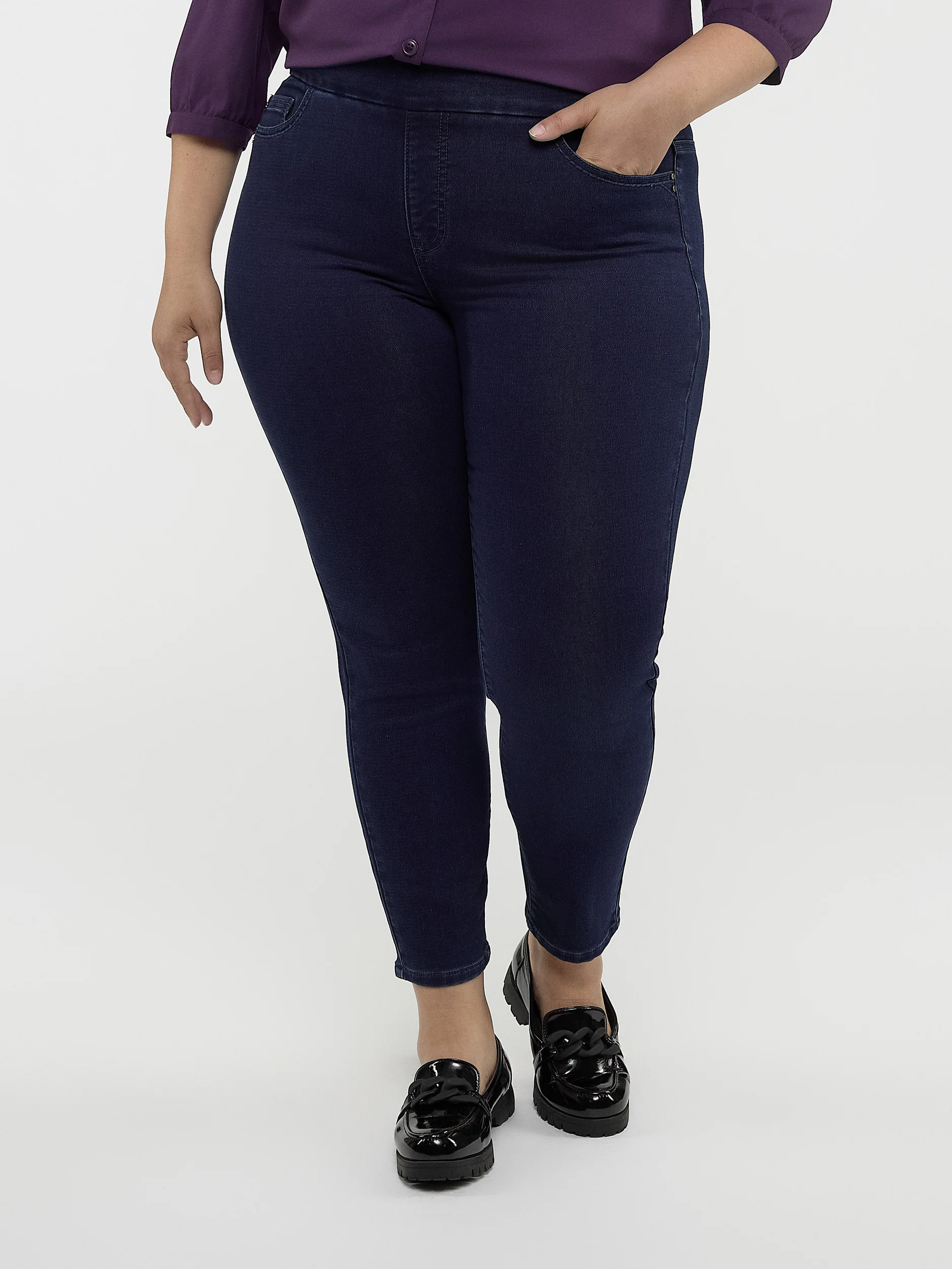 Jean skinny ajusté à enfiler – Image 7