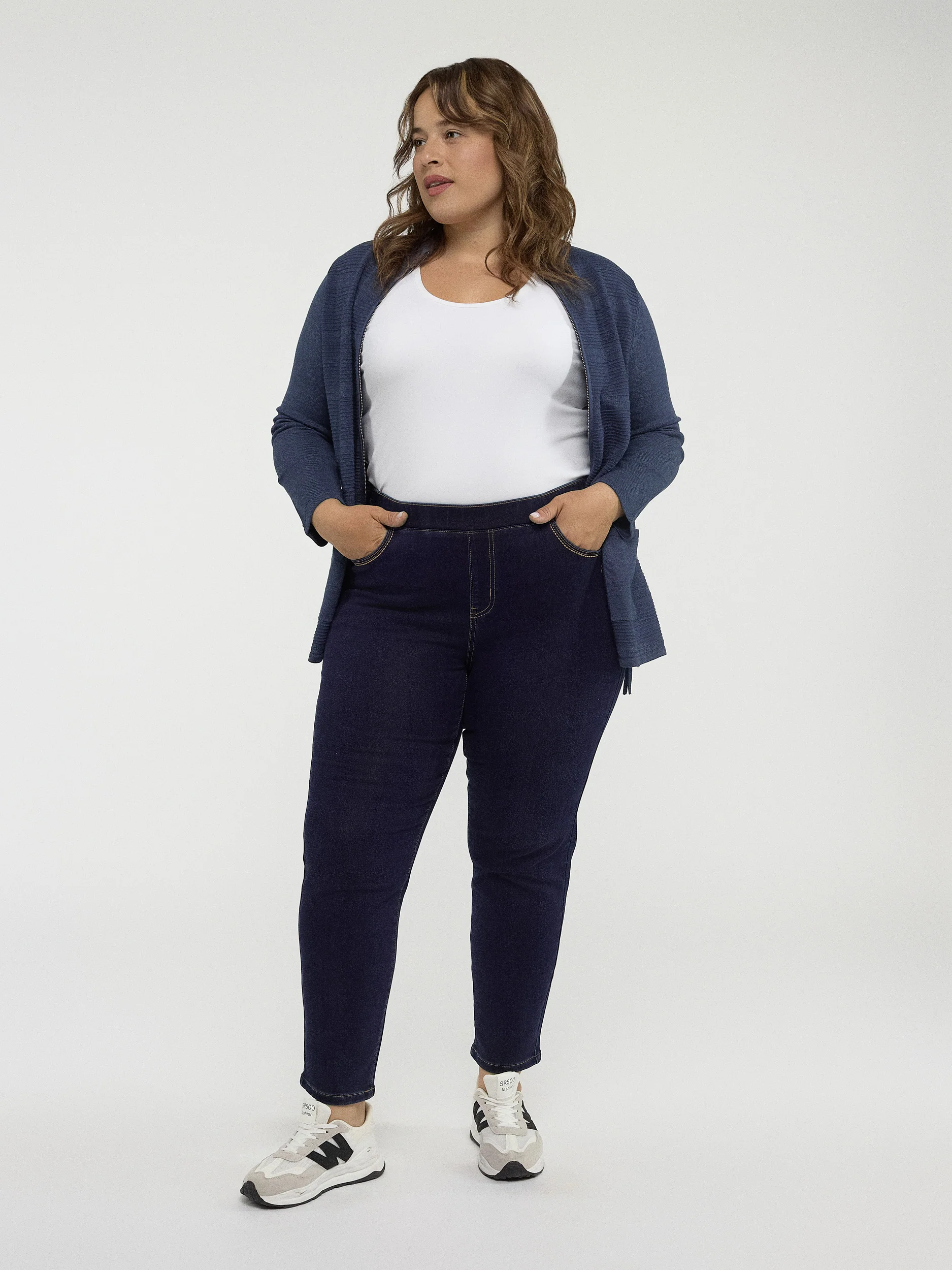 Jean étroit semi-ajusté à enfiler – Image 6