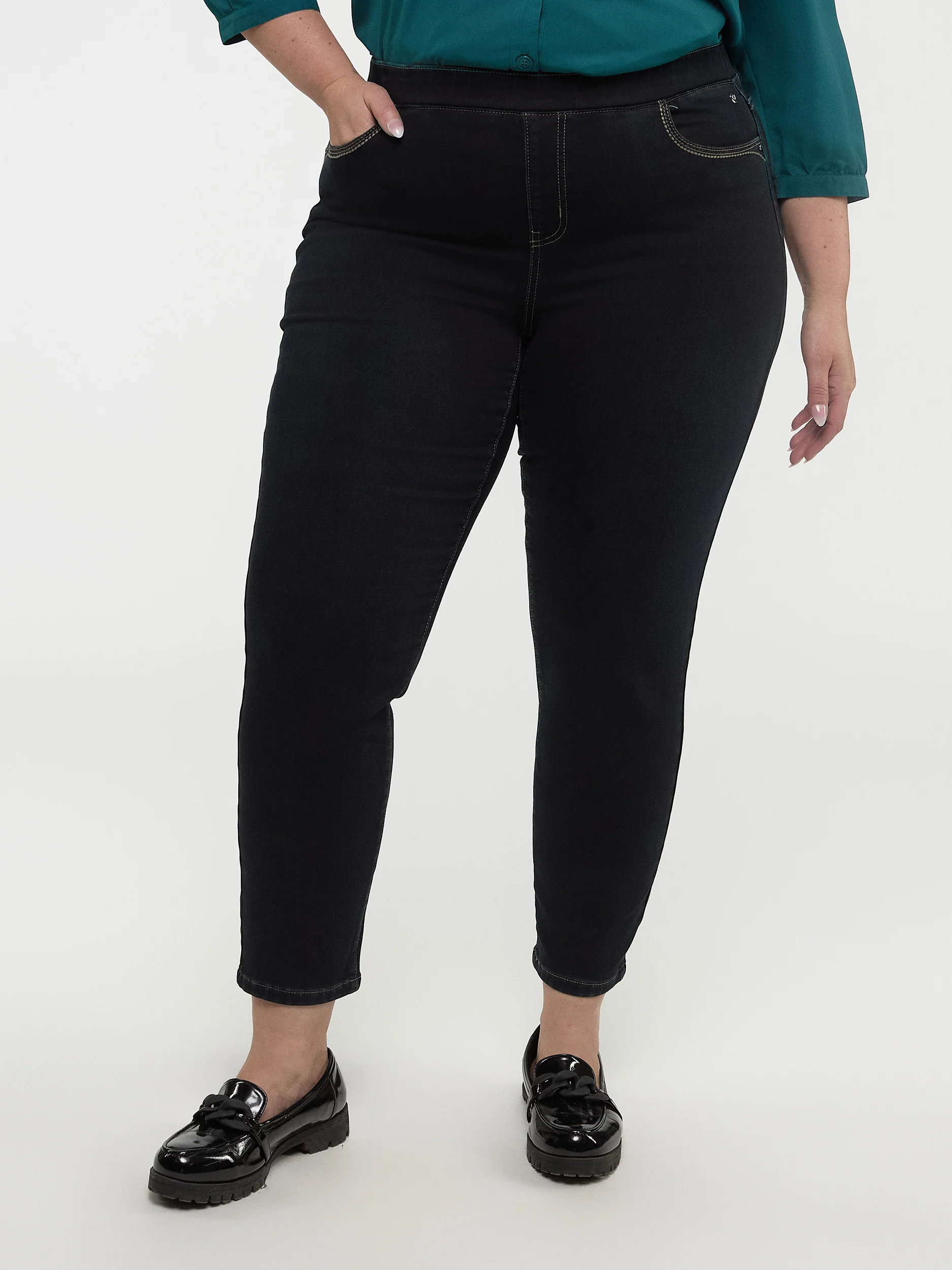 Jean étroit semi-ajusté à enfiler – Image 3