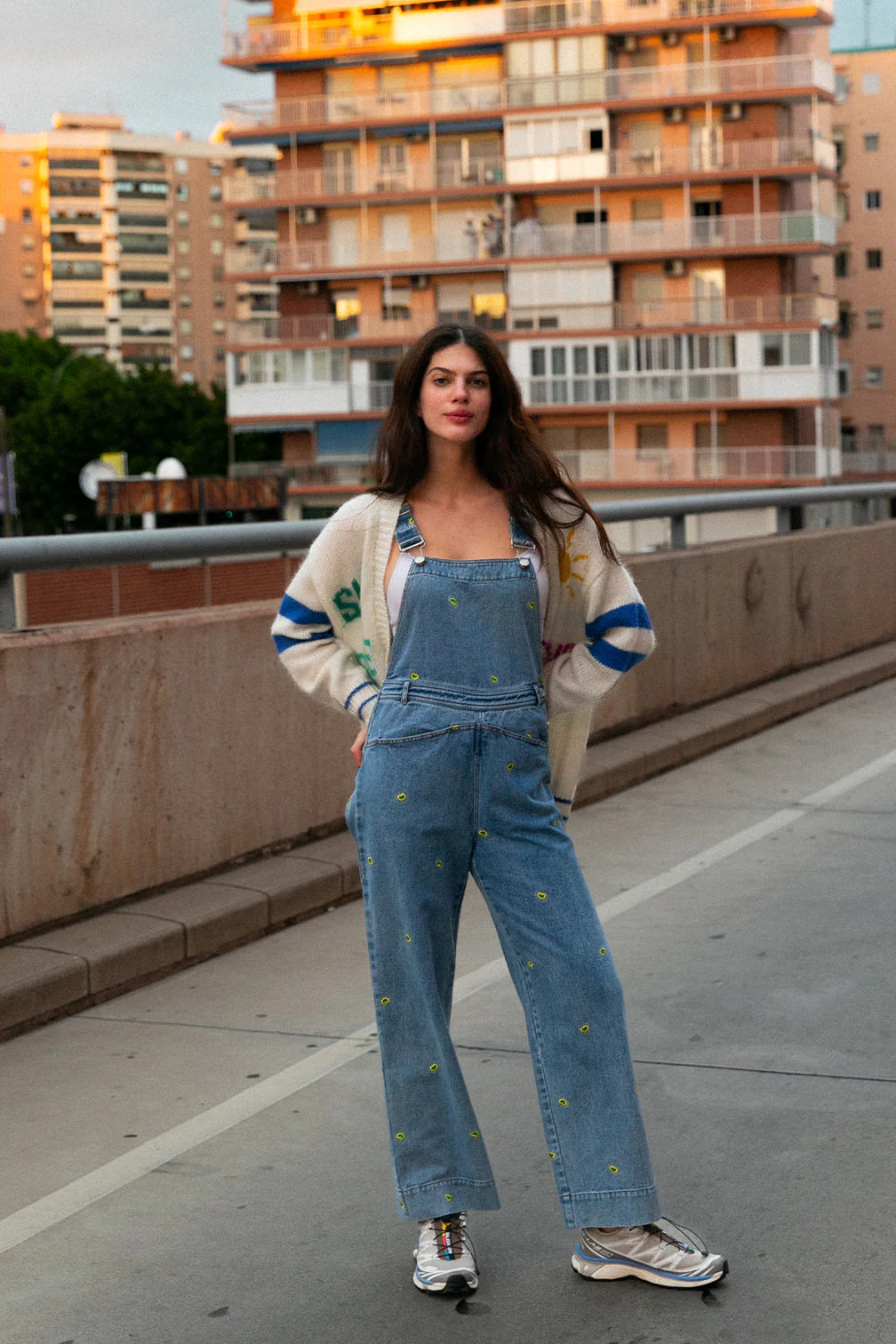 Combinaison en jean brodé Oguste – Image 2