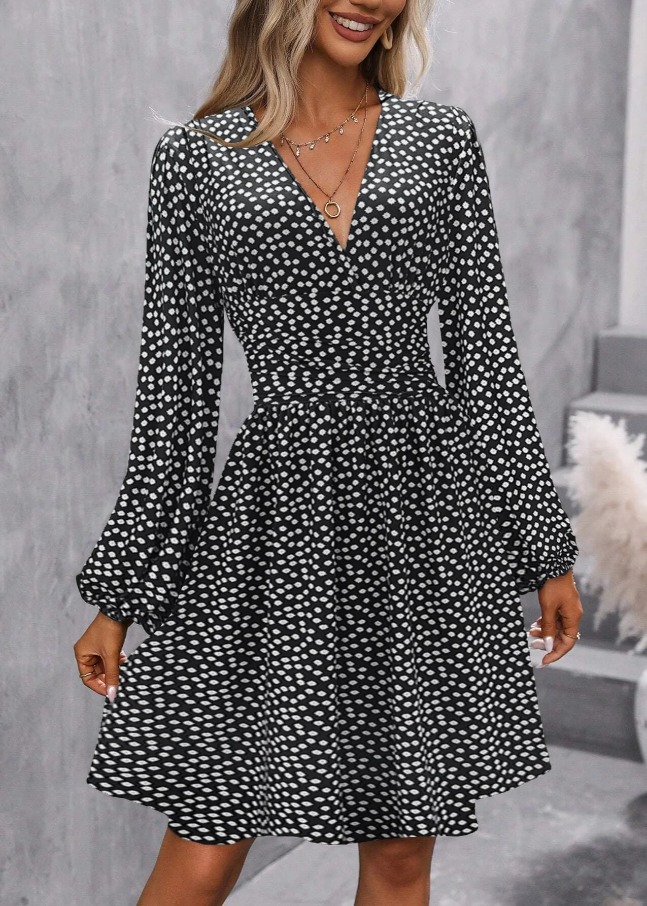 Juliette ~ Robe Courte Élégante à Plis – Image 5