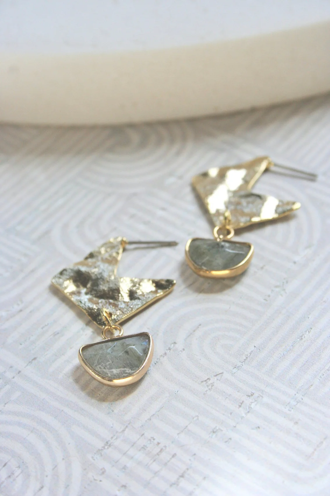 BOUCLE D'OR Boucles d'Oreilles Demi Cercle Labradorite