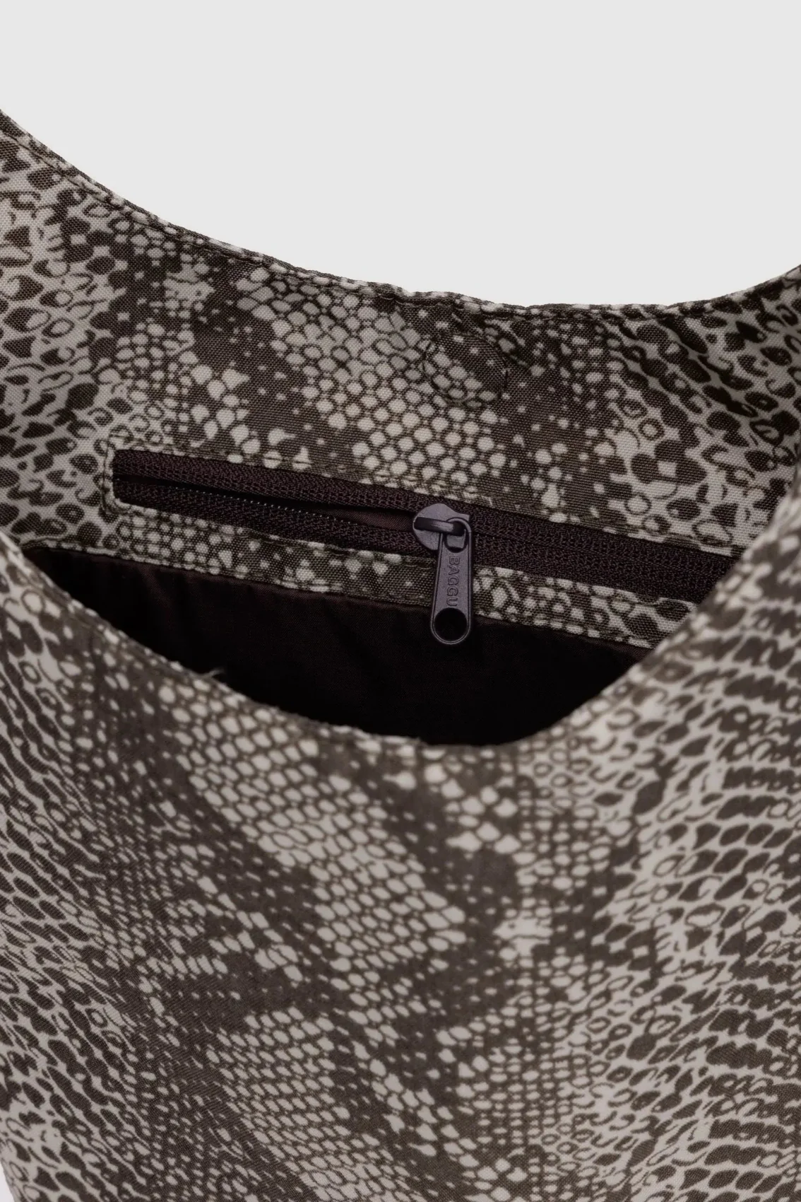 BAGGU Sac Sling Nylon Petit - SnakeSkin – Image 4