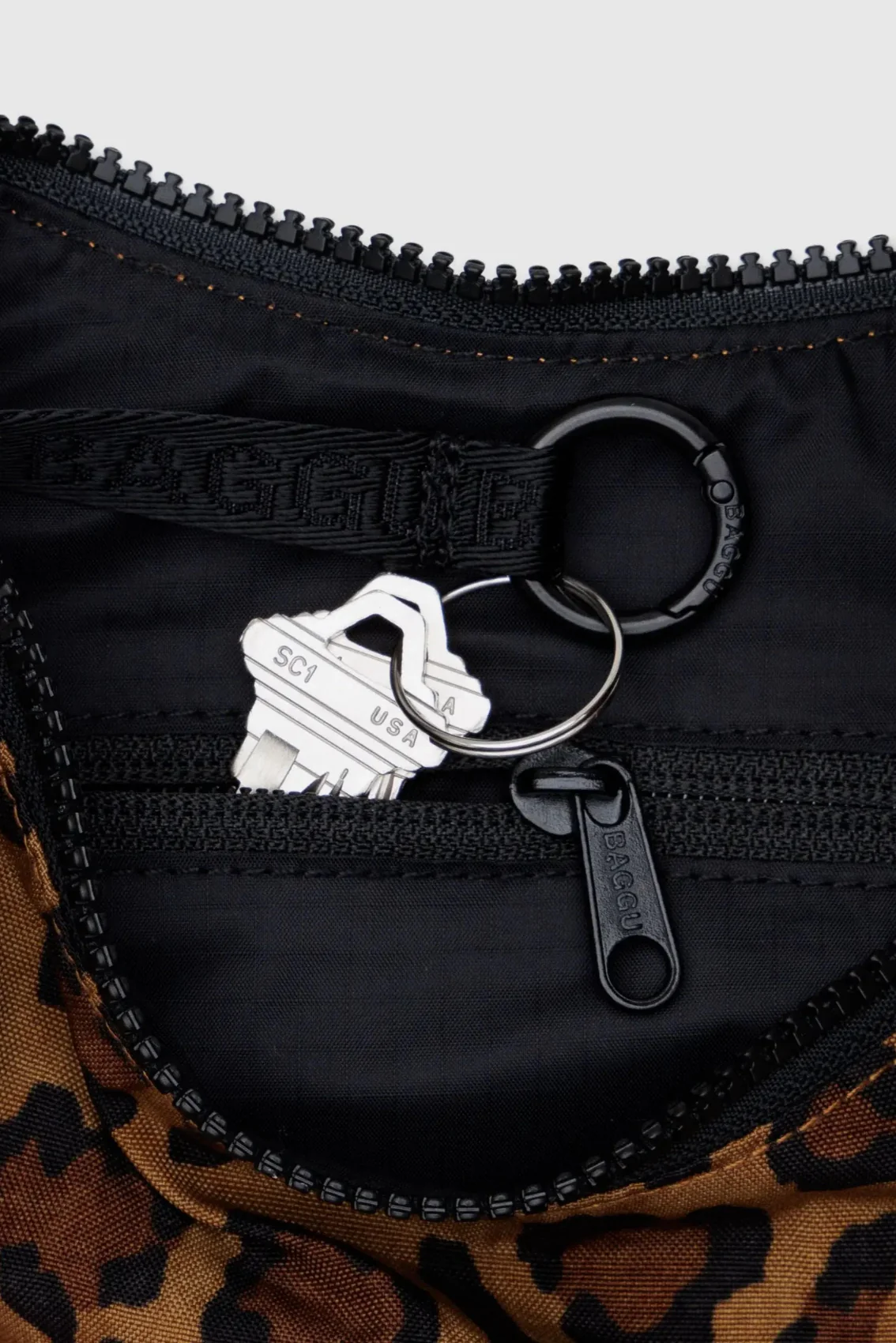 BAGGU Sac Petit Crescent Nylon - Léopard – Image 5